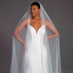 NEVER WORN- Justin Alexander T&G Cathedral Veil